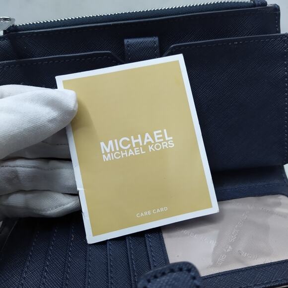 Michael Kors Blue Leather MK Printed Credit Card Wristlet Bifold Wallet - EUC - Picture 9 of 16